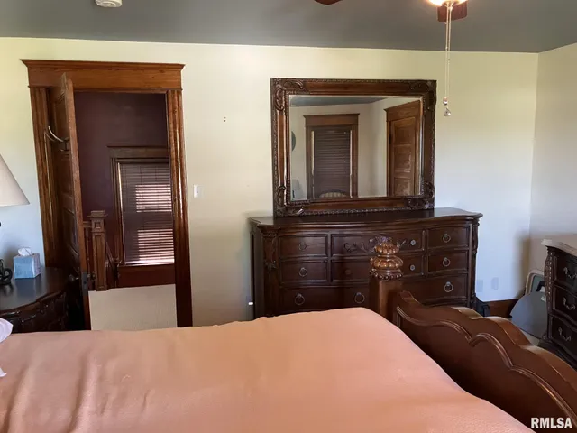 $237,000 | 275 East Walnut Street, Roseville, IL 61473