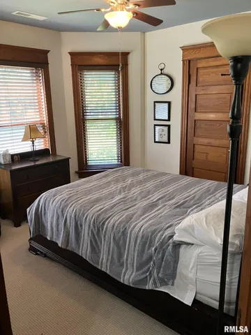 $237,000 | 275 East Walnut Street, Roseville, IL 61473