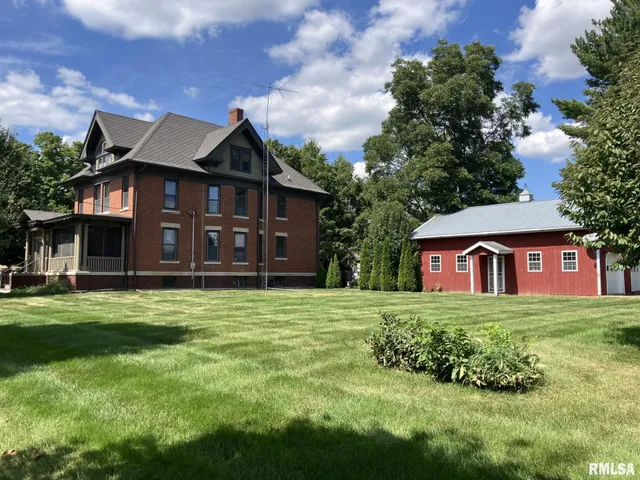 $237,000 | 275 East Walnut Street, Roseville, IL 61473