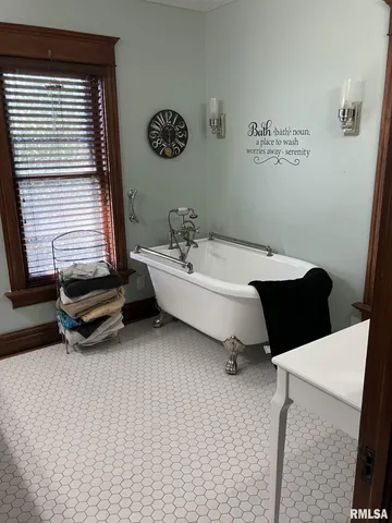 $237,000 | 275 East Walnut Street, Roseville, IL 61473