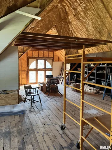 $237,000 | 275 East Walnut Street, Roseville, IL 61473