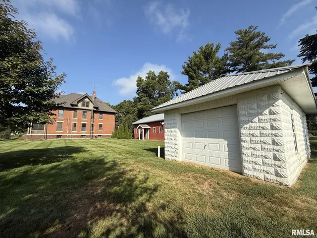 $237,000 | 275 East Walnut Street, Roseville, IL 61473