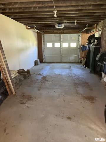 $237,000 | 275 East Walnut Street, Roseville, IL 61473