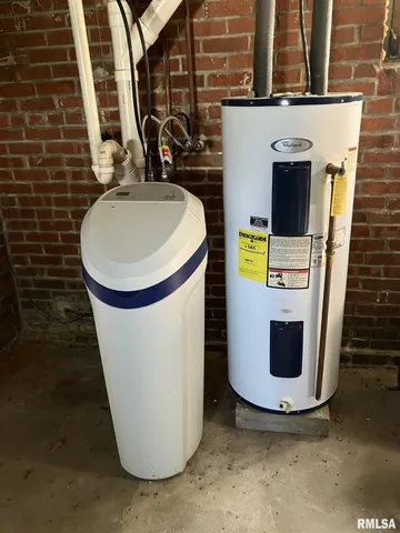 $237,000 | 275 East Walnut Street, Roseville, IL 61473