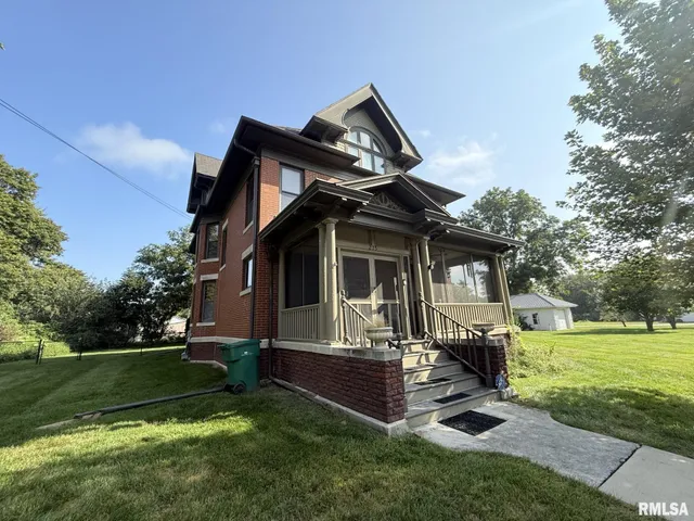 $237,000 | 275 East Walnut Street, Roseville, IL 61473