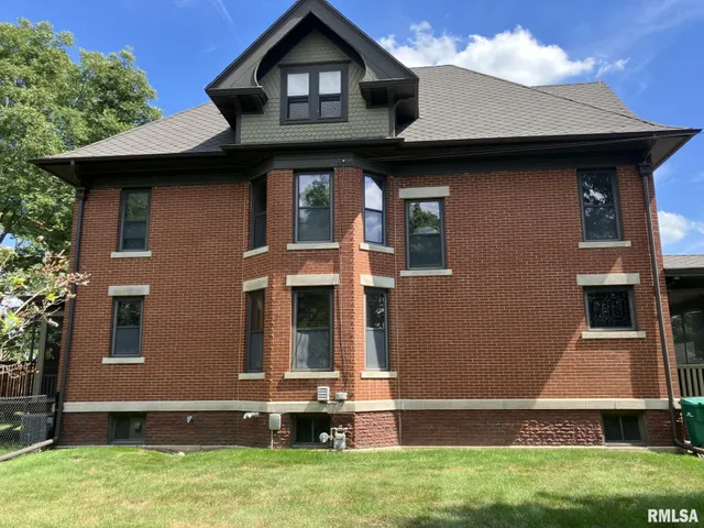 $237,000 | 275 East Walnut Street, Roseville, IL 61473