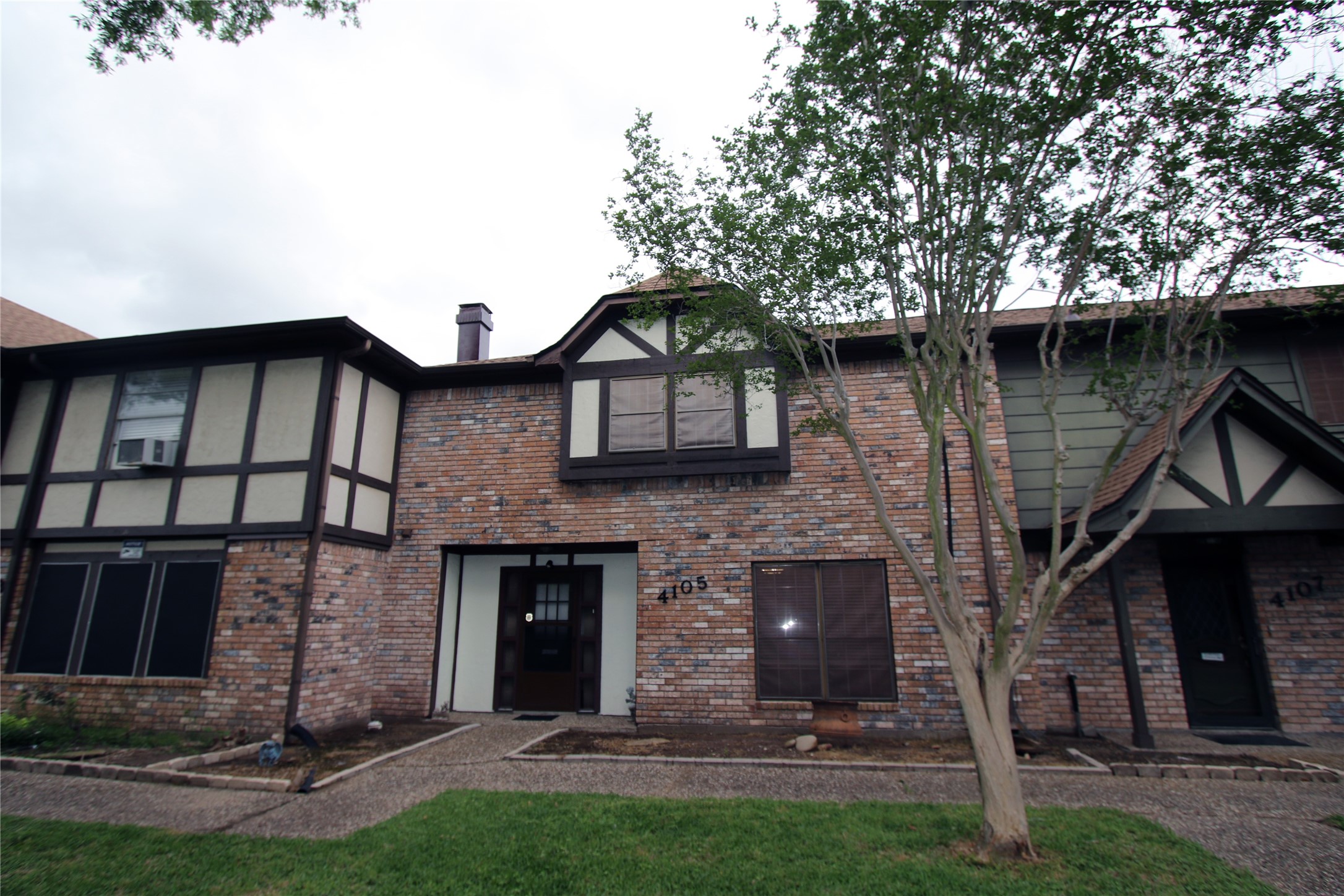 Welcome to 4105 Vista Rd!