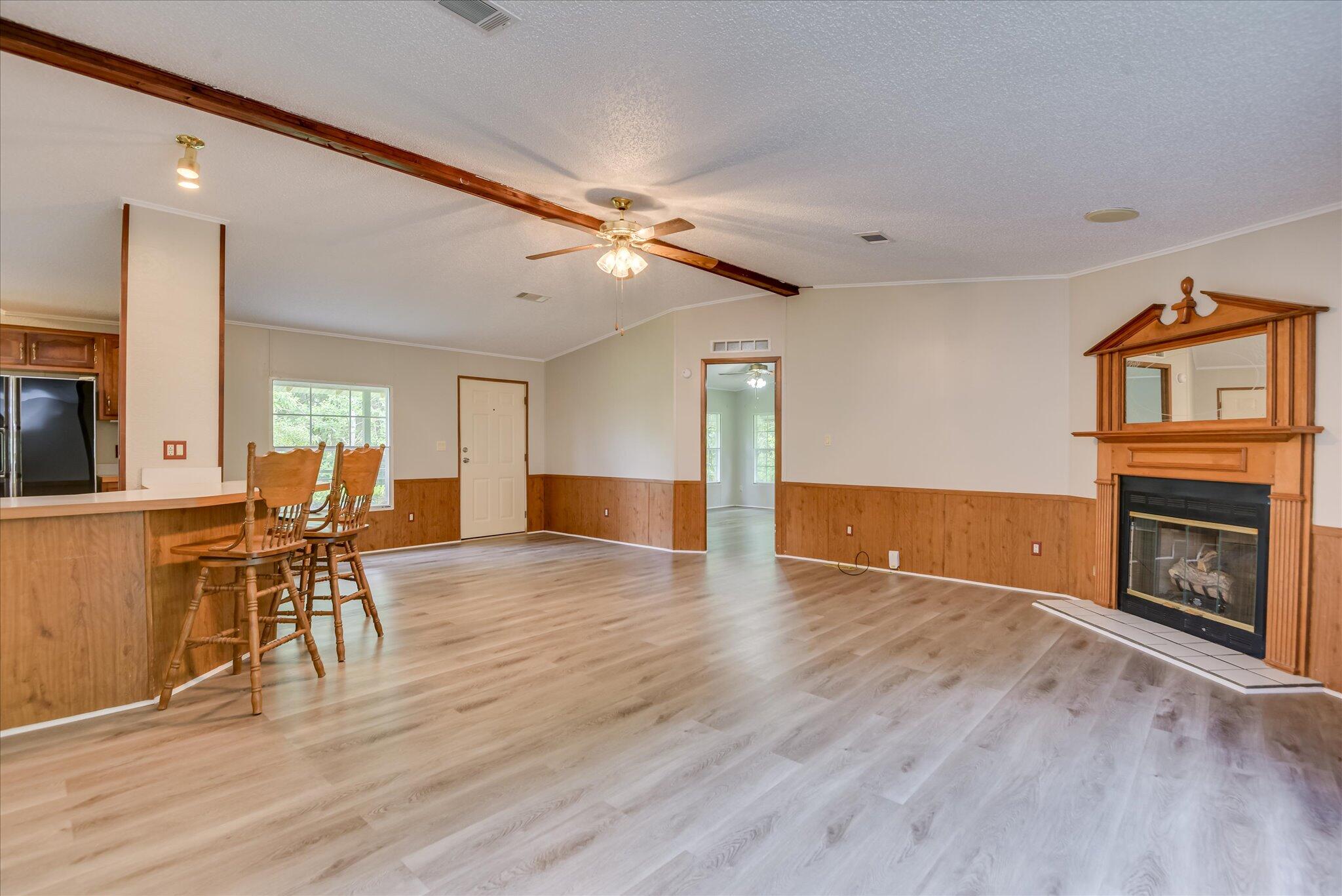 3183 Martintown Road Edgefield, SC 29824 - Photo 9 of 41 Breakfast Bar