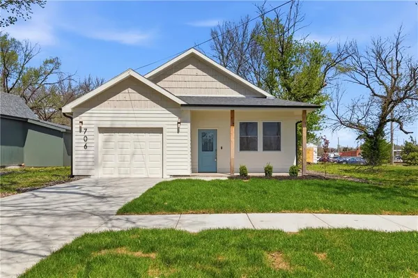 $269,000 | 706 West Pacific Avenue, Osawatomie, KS 66064