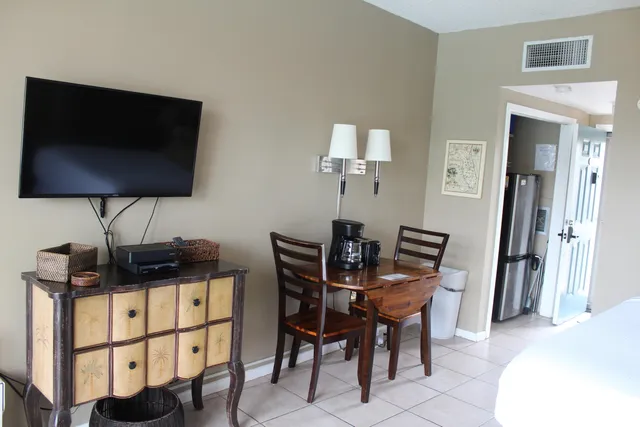 $174,500 | 214 Miracle Strip Parkway Southwest, Unit B206, Fort Walton Beach, FL 32548