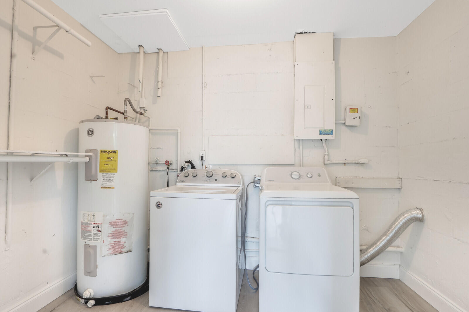 3852 Gull Road Palm Beach Gardens, FL 33410 - Photo 22 of 30 a utility room with dryer and washer