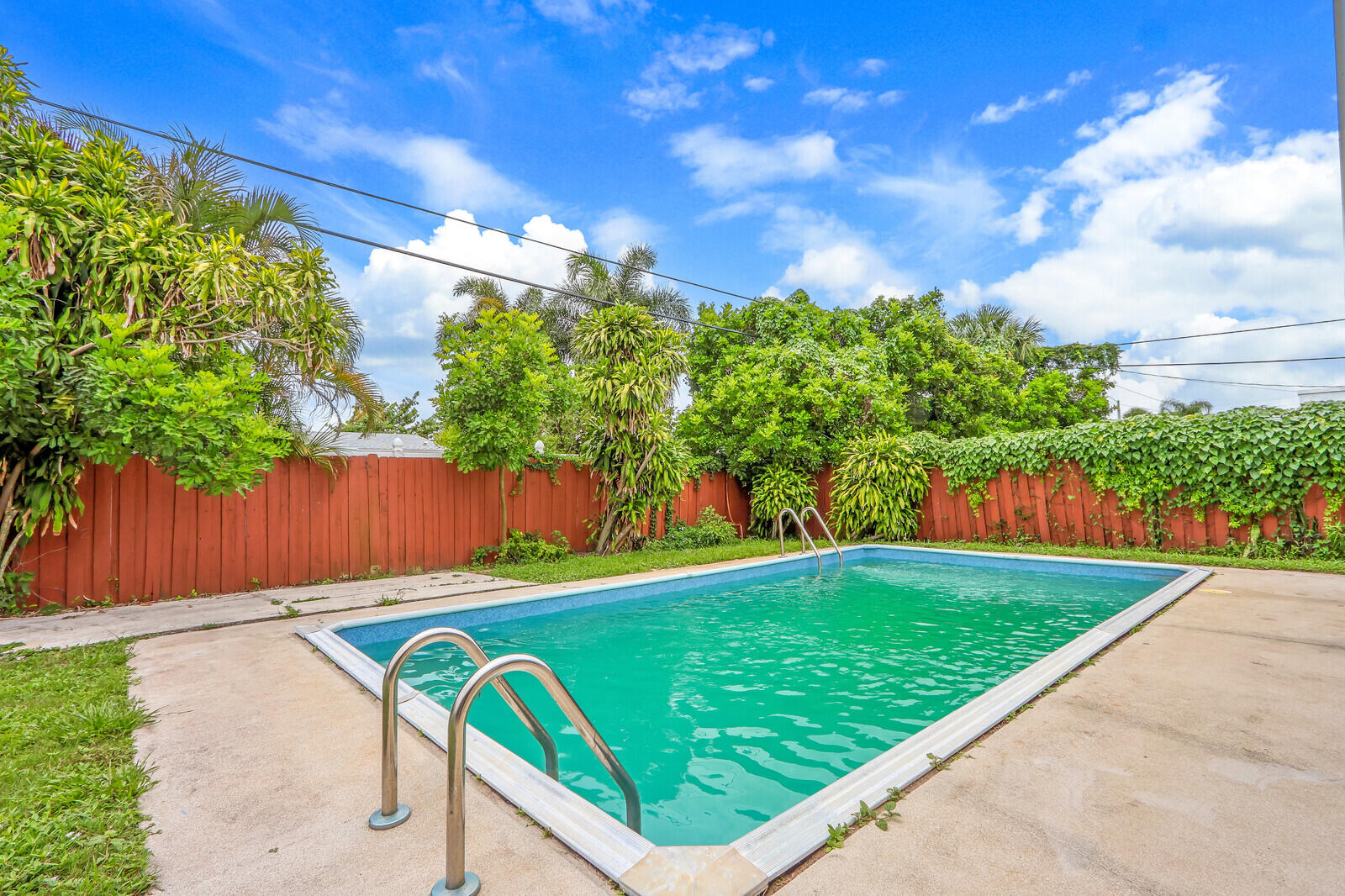 3852 Gull Road Palm Beach Gardens, FL 33410 - Photo 28 of 30 a view of a backyard with plants and a patio
