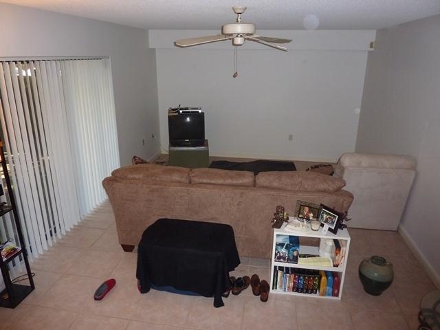 6902 69th Way West Palm Beach, FL 33407 - Photo 4 of 15 Living Room