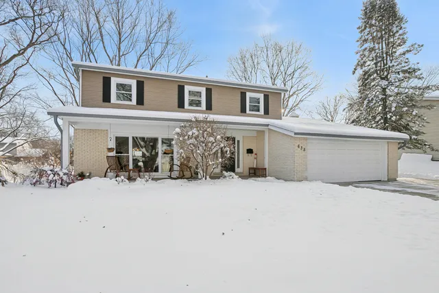 $675,000 | 635 East Golf Road, Libertyville, IL 60048