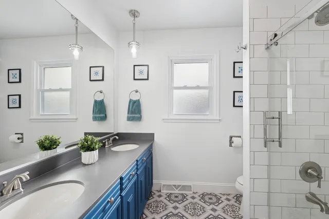 $675,000 | 635 East Golf Road, Libertyville, IL 60048