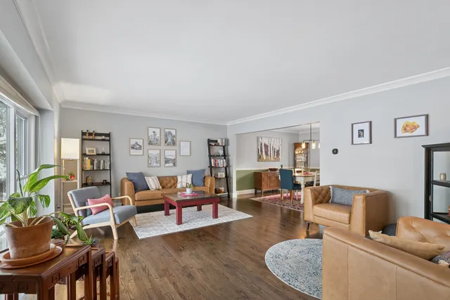 $675,000 | 635 East Golf Road, Libertyville, IL 60048