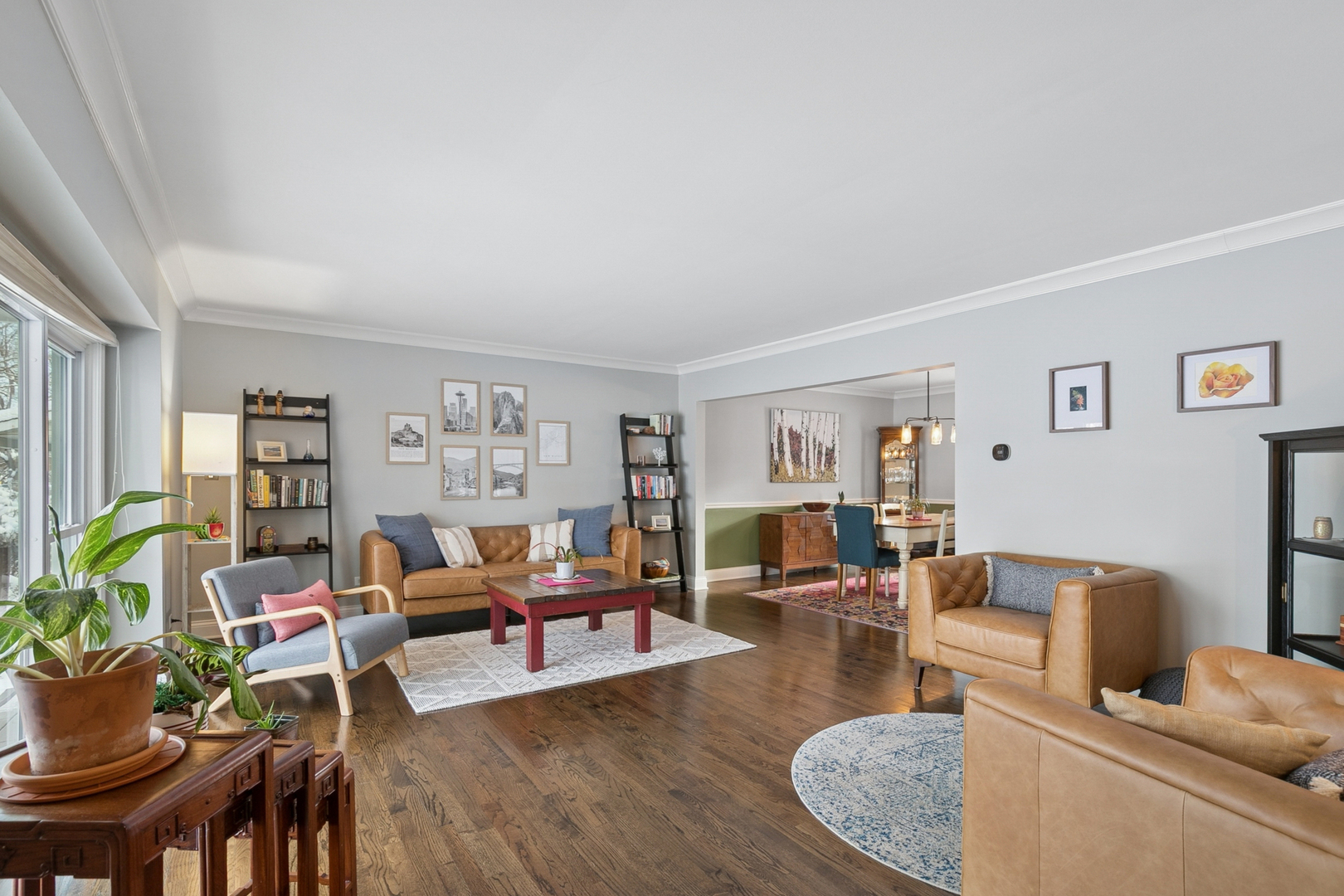 635 East Golf Road Libertyville, IL 60048 - Photo 2 of 21 a living room with furniture and wooden floor