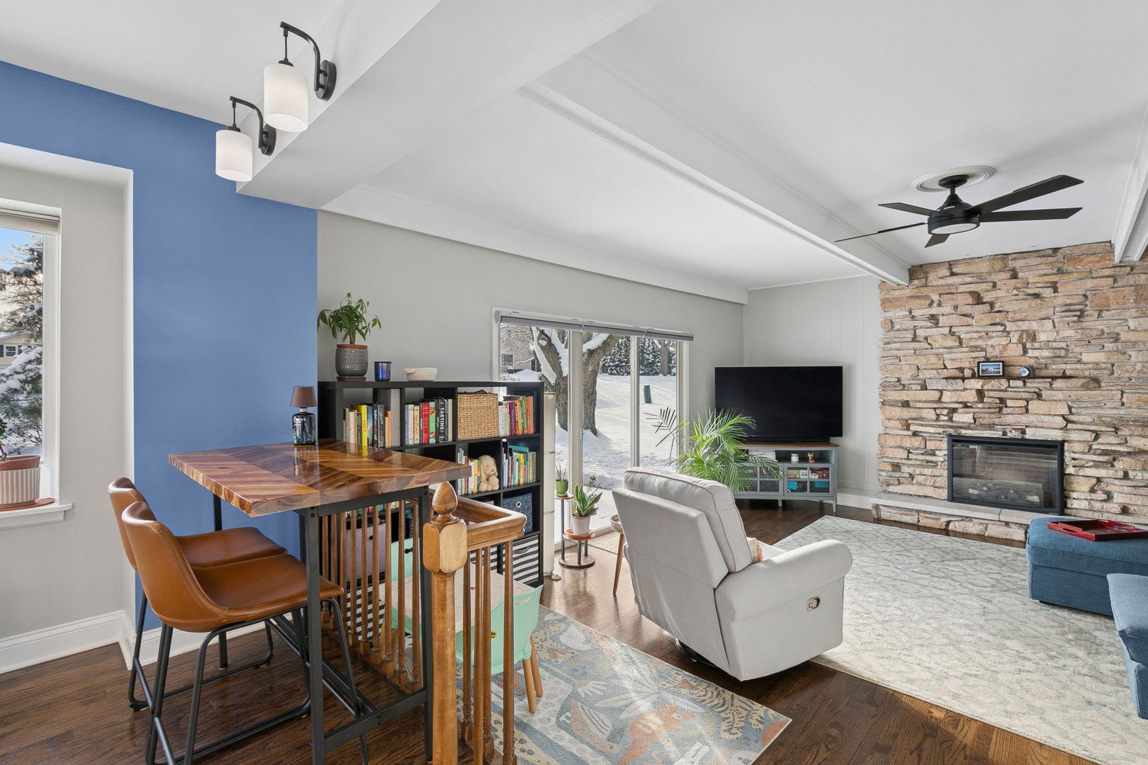 635 East Golf Road Libertyville, IL 60048 - Photo 9 of 21 a living room with furniture a fireplace and a flat screen tv