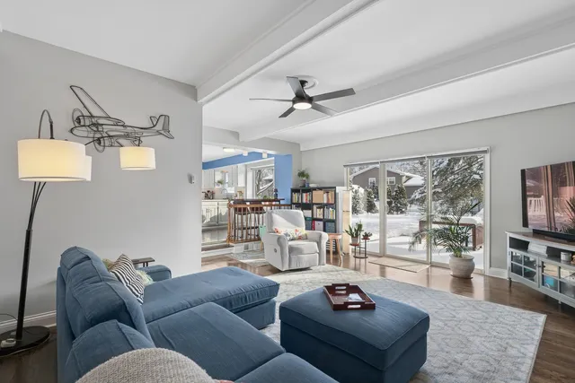 $675,000 | 635 East Golf Road, Libertyville, IL 60048