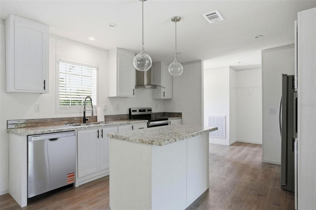 9533 Round Lk Drive Weeki Wachee, FL 34613 - Photo 3 of 68