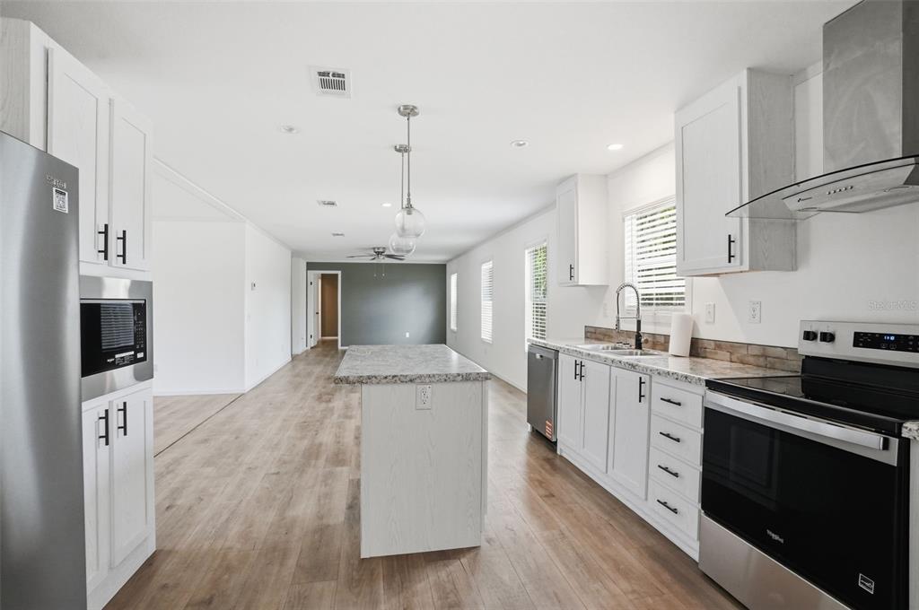 9533 Round Lk Drive Weeki Wachee, FL 34613 - Photo 4 of 68