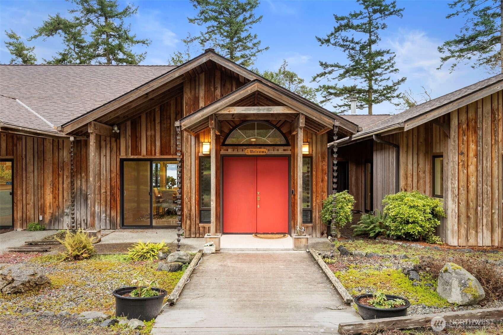 824 Schwartz Road Nordland, WA 98358 - Photo 9 of 40 a front view of a house with a yard