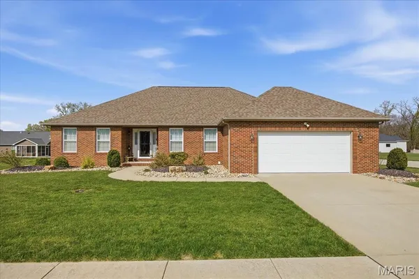 $434,900 | 716 Wedgewood Lane, Trenton, IL 62293