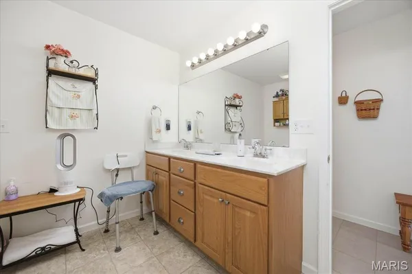 $434,900 | 716 Wedgewood Lane, Trenton, IL 62293