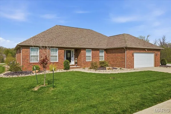$434,900 | 716 Wedgewood Lane, Trenton, IL 62293