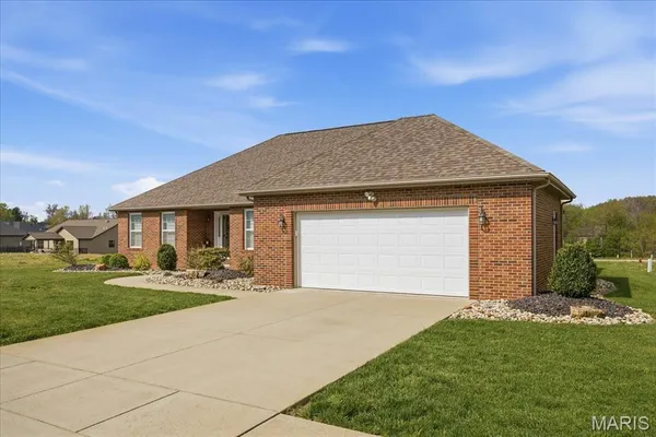 $434,900 | 716 Wedgewood Lane, Trenton, IL 62293