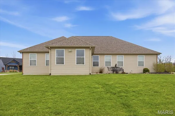 $434,900 | 716 Wedgewood Lane, Trenton, IL 62293