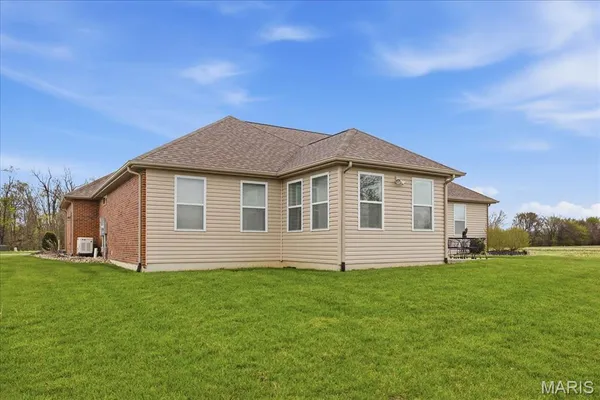 $434,900 | 716 Wedgewood Lane, Trenton, IL 62293