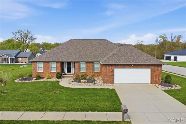 $434,900 | 716 Wedgewood Lane, Trenton, IL 62293