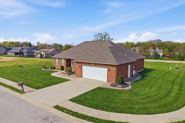 $434,900 | 716 Wedgewood Lane, Trenton, IL 62293