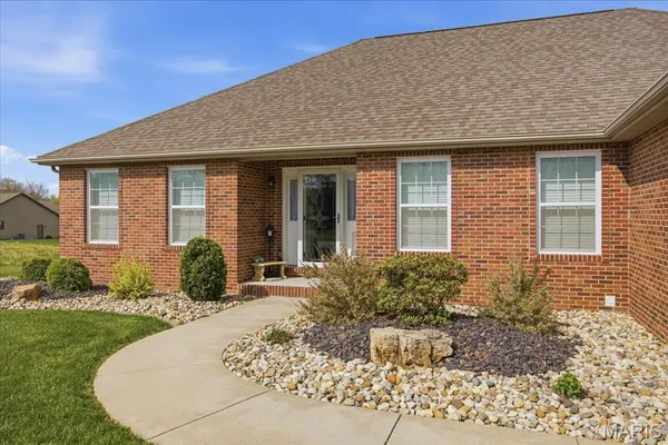 $434,900 | 716 Wedgewood Lane, Trenton, IL 62293