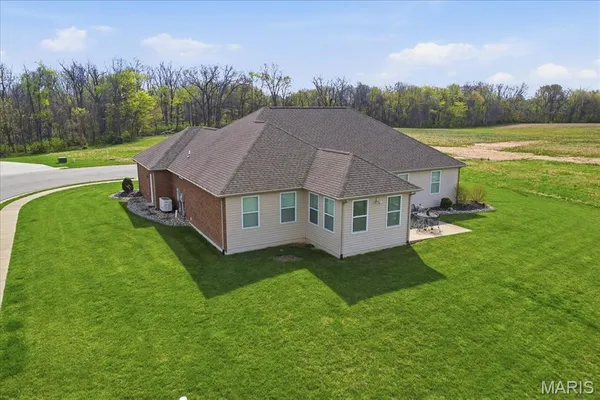 $434,900 | 716 Wedgewood Lane, Trenton, IL 62293