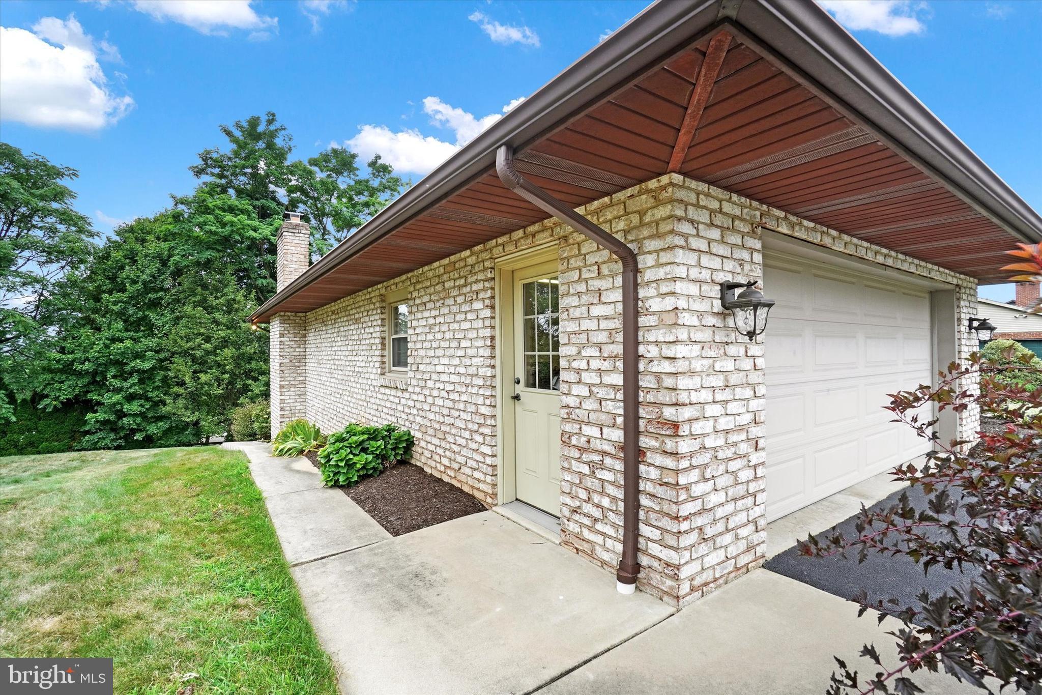 3505 Pebble Ridge Drive York, PA 17402 - Photo 3 of 38 Gallery Image 3