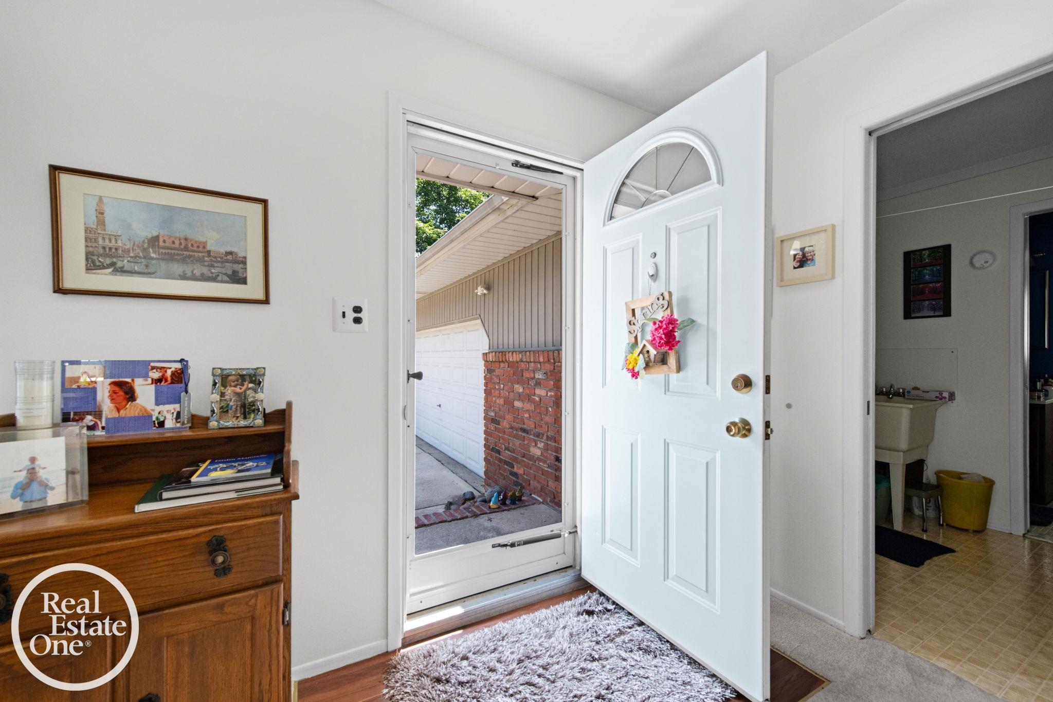 1196 Hawthorne Road Grosse Pointe, MI 48236 - Photo 8 of 40 Gallery Image 8