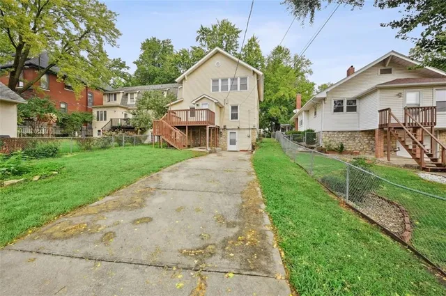 $232,700 | 611 Olive Street, Leavenworth, KS 66048