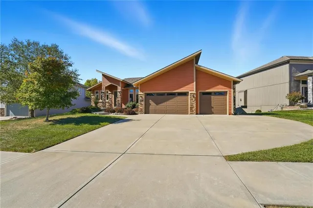 $729,900 | 4500 Southwest Aft Drive, Lee's Summit, MO 64082