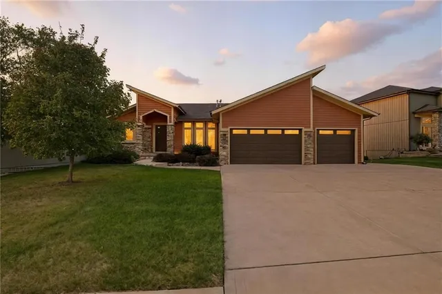 $729,900 | 4500 Southwest Aft Drive, Lee's Summit, MO 64082