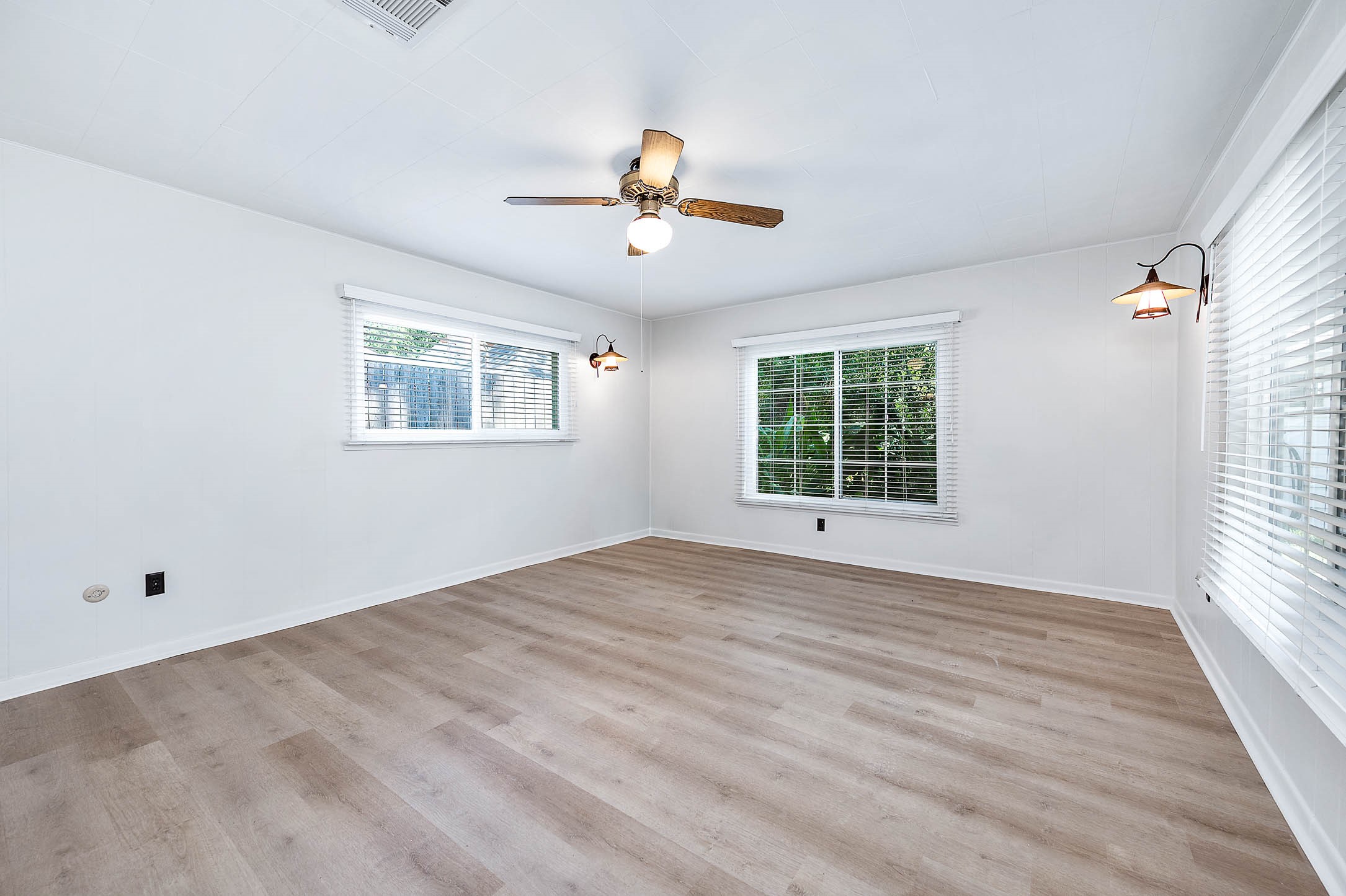 2103 Southwick Street Houston, TX 77080 - Photo 31 of 49 a view of an empty room with a window