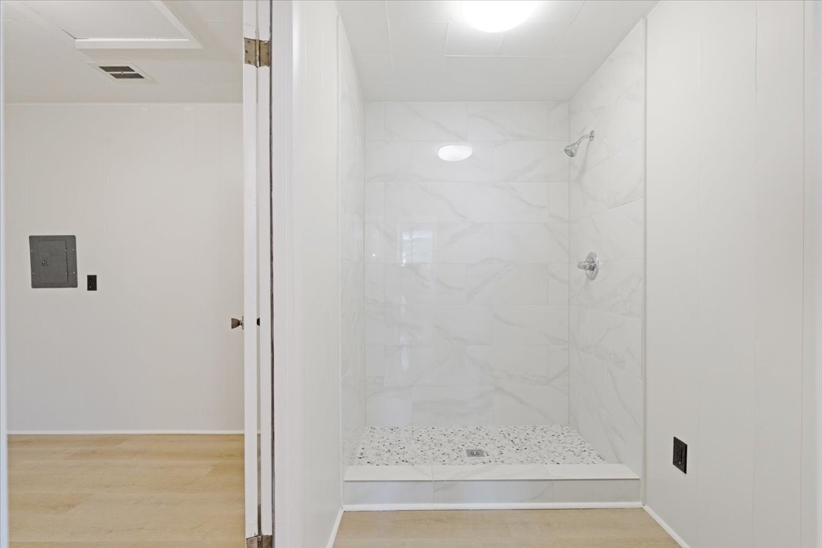 2103 Southwick Street Houston, TX 77080 - Photo 35 of 49 a bathroom with a bathtub