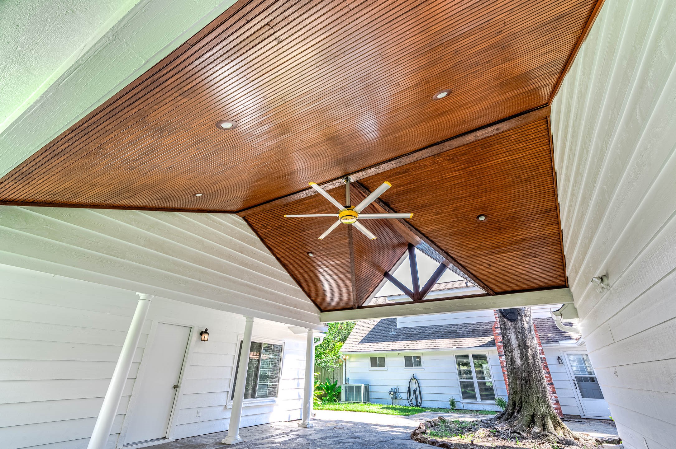 2103 Southwick Street Houston, TX 77080 - Photo 42 of 49 a view of a indoor basketball court