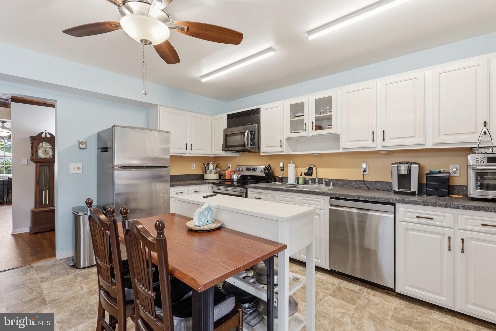 1816 Glenarm Road Edgewater, MD 21037 - Photo 11 of 55 Kitchen
