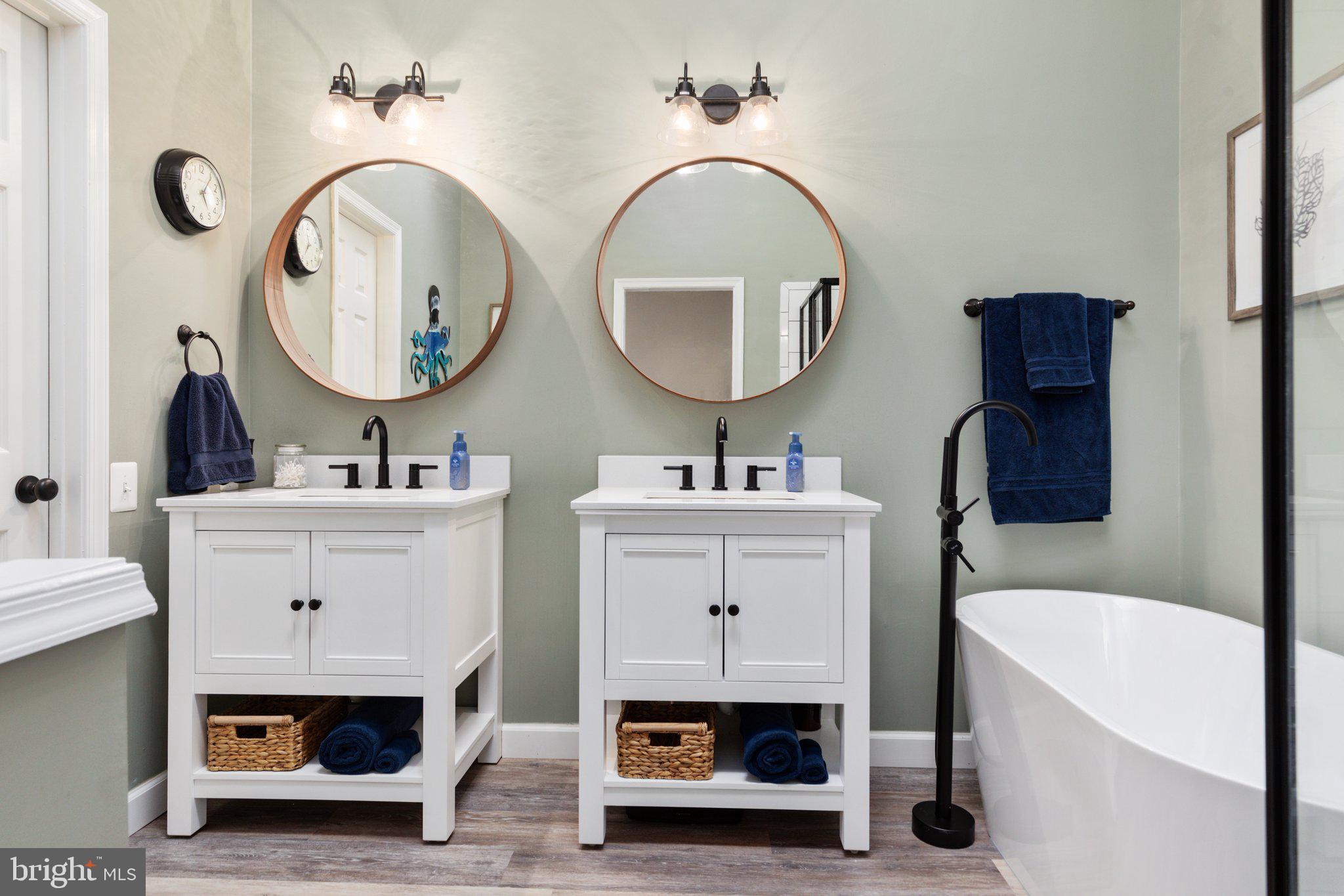 43882 Laburnum Square Ashburn, VA 20147 - Photo 14 of 25 Primary Bathroom