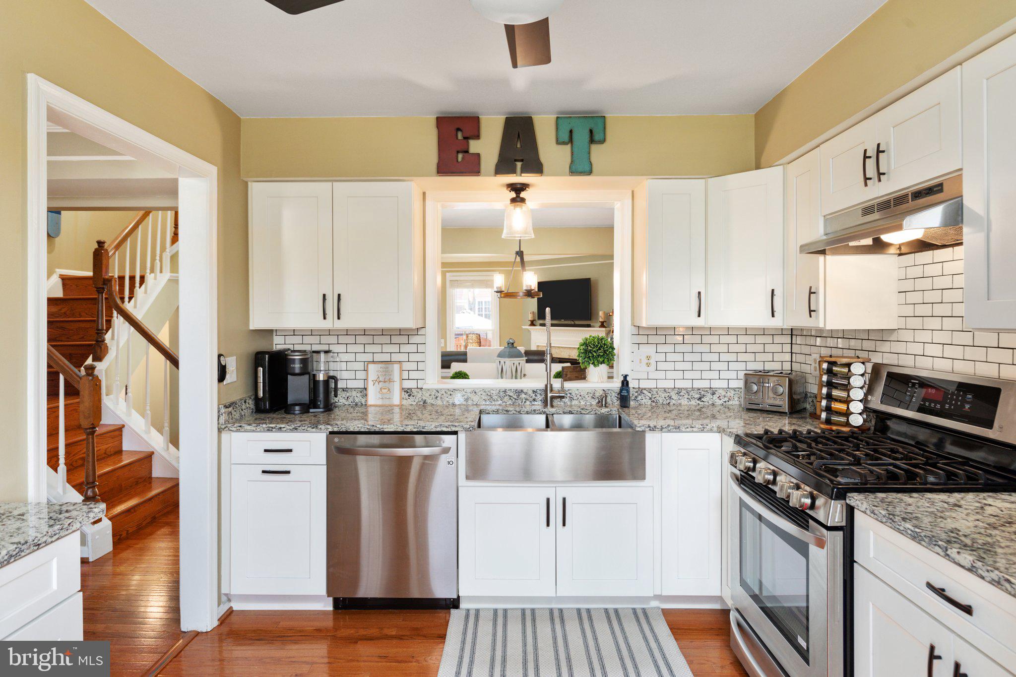 43882 Laburnum Square Ashburn, VA 20147 - Photo 4 of 25 Kitchen