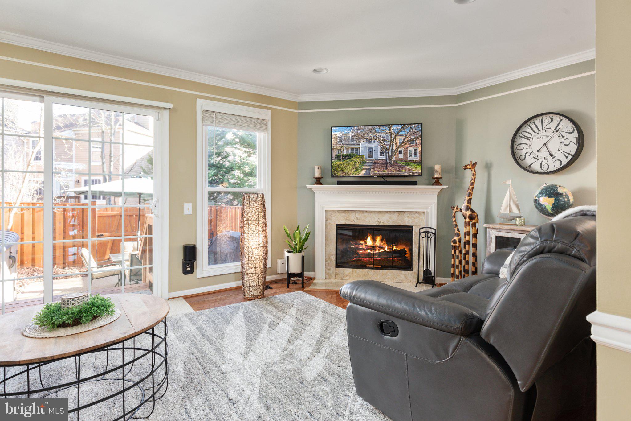 43882 Laburnum Square Ashburn, VA 20147 - Photo 9 of 25 Living Room