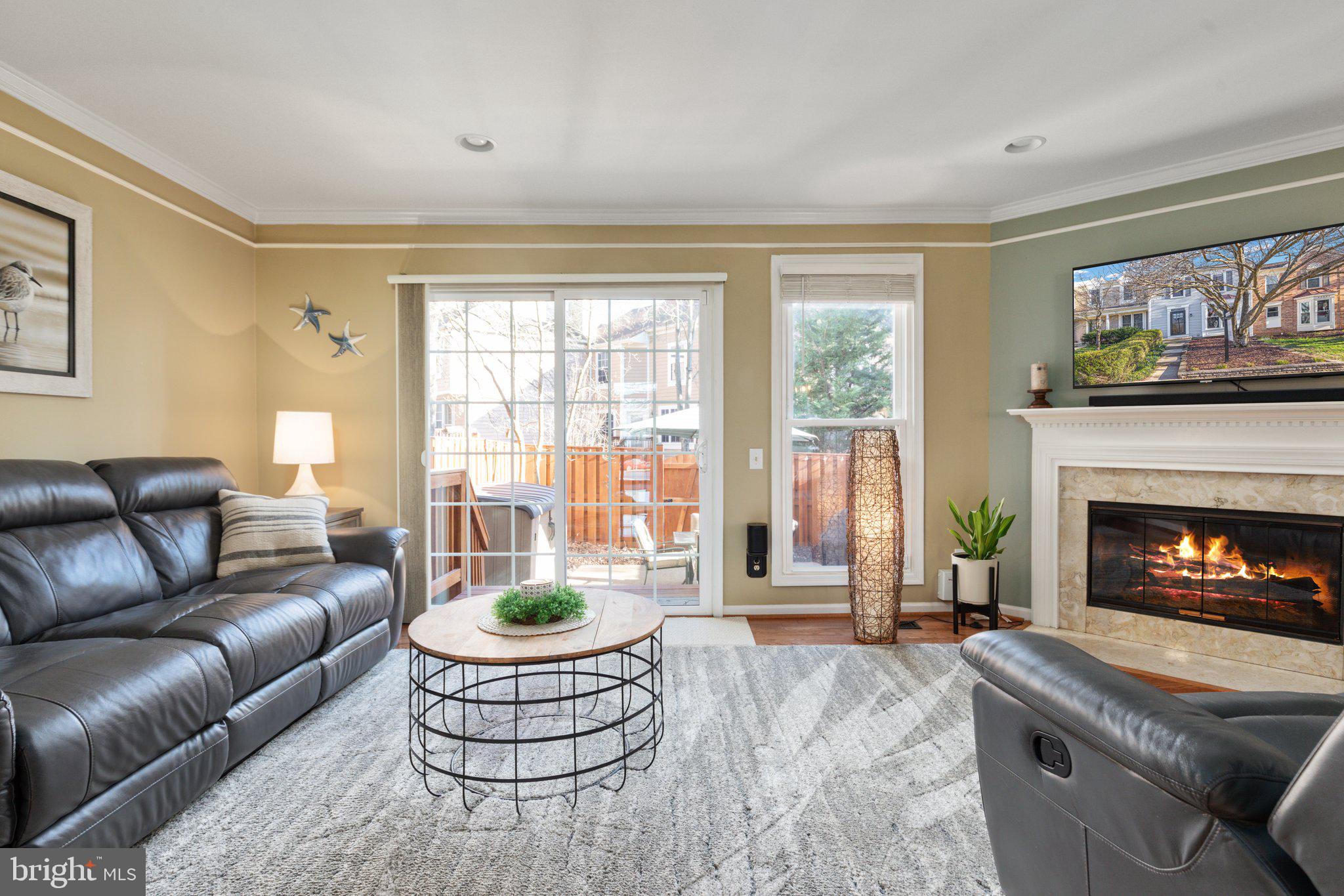 43882 Laburnum Square Ashburn, VA 20147 - Photo 10 of 25 Living Room