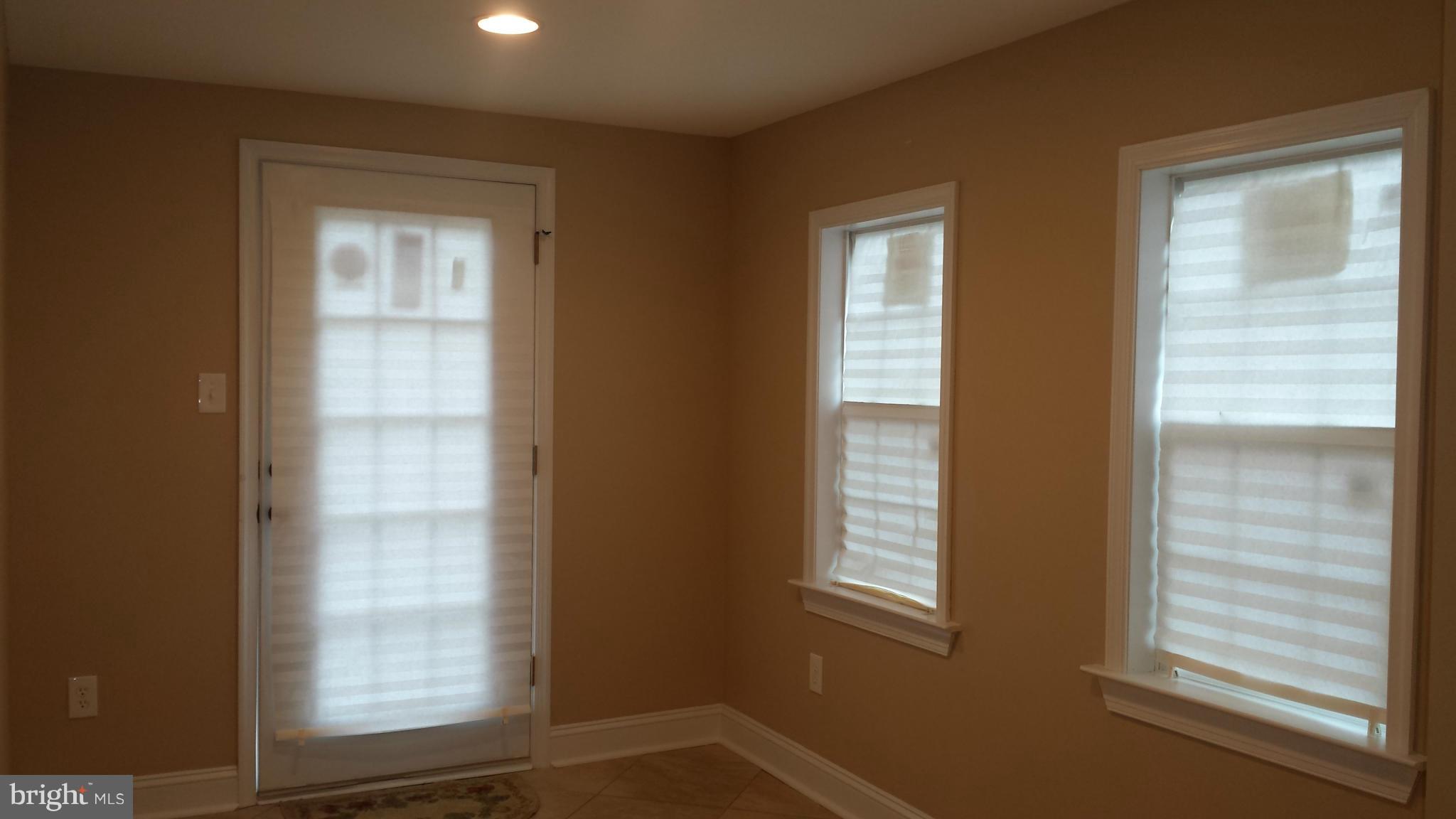 5423 Balistan Road Baltimore, MD 21237 - Photo 10 of 30 Living Room